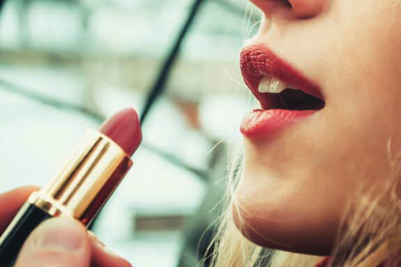 best nontoxic lipstick for fall